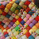 Bonbon selimut hiasan yang elegan dengan butiran berwarna-warni
