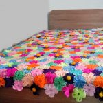 Tyylikäs Floral Plaid on Teen Girl's Bed