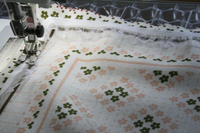 Leikkaa kangas tyynyliinat