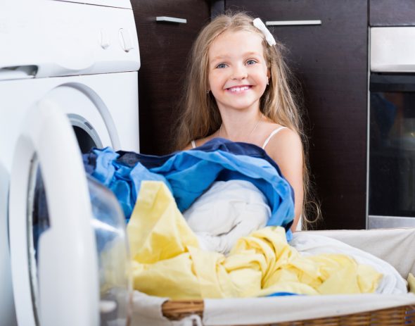 Lavare i vestiti del bambino