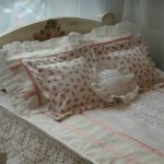 Katil disediakan untuk katil anak patung