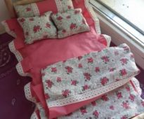 מיטה עם סדין, שמיכה וכריות