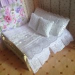 Miniatűr ágynemű babák számára
