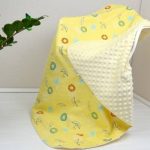 Žlutá a bílá plyšová deka pro miminko