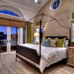 עיצוב חדר שינה עם וילונות במבוק