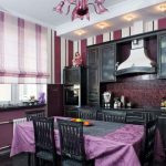 Violett färg i kökets inredning