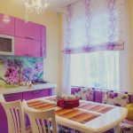 Dapur ditetapkan dengan facade violet