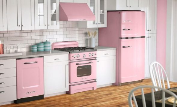 Huishoudapparatuur in roze kleur