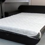 Matrace pomáhá organizovat místo pro pohodlný spánek na gauči