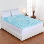 כרית אורתופדית כחולה למיטה זוגית