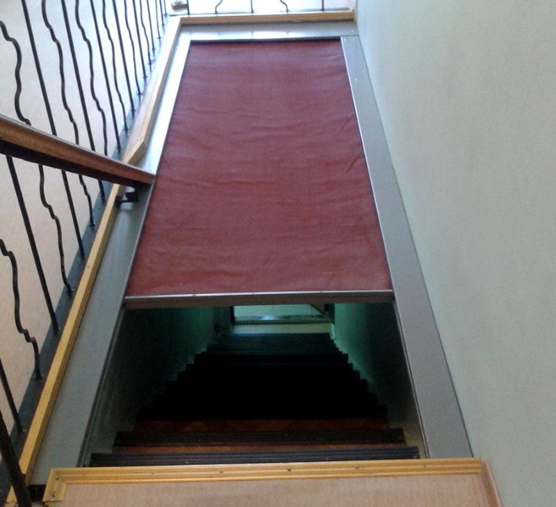 Placering av brandgardiner i trappan i källaren