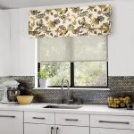 Doppie tende della cucina della finestra di design