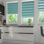 Modernt kök design med zebra fönster nyanser
