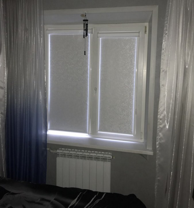 Ett exempel på genomskinligheten i den vita gardinens mörkläggning