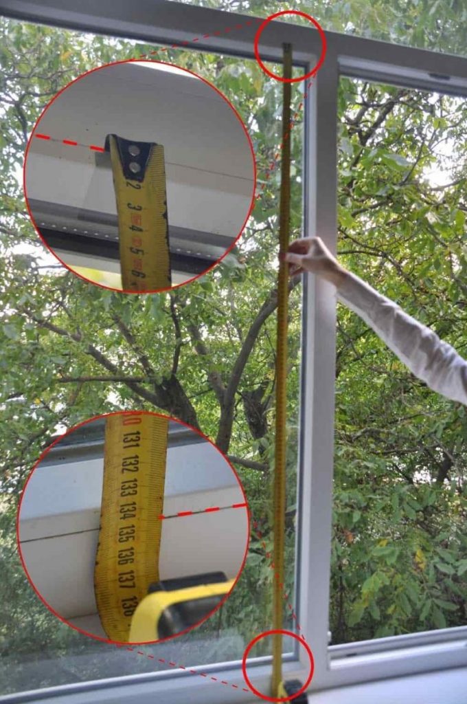 A nyitott függöny magasságának mérése