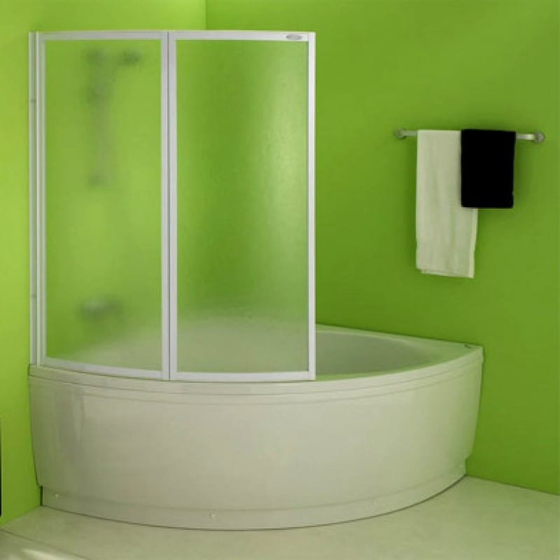 Pintu plastik double di dalam bilik mandi dengan dinding hijau
