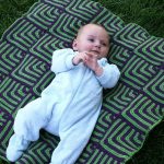 Uncinetto copriletto bicolore per neonato