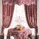 Gardiner och gardiner med präglat mönster för klassisk stil