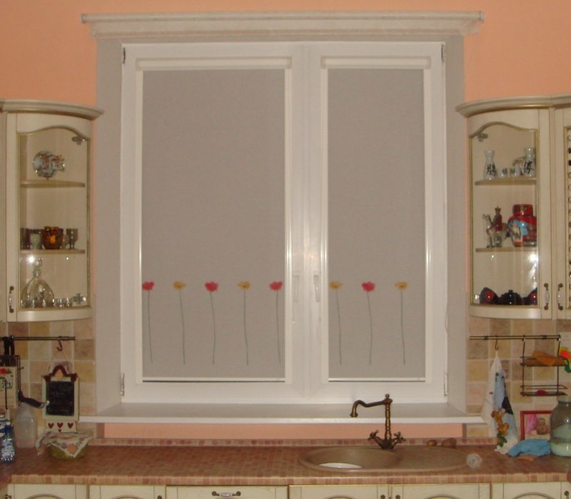 Mini kazetta függöny a konyha ablakán