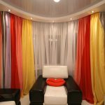 Vackra och ljusa gardiner för ett elegant vardagsrum