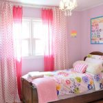 Jemné růžové závěsy pro dívčí ložnice