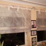 Romerska randiga gardiner för köksfönster