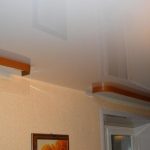 Plafondgordijnen voor spanplafonds met een open montagemethode