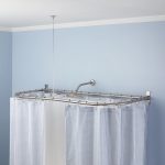 Rektangulär spånskiva för randiga gardiner i badrummet