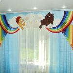 Mantovana arcobaleno con nuvole per la camera dei bambini