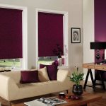 Warna ungu di dalam ruang tamu