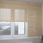 Bambusz függönyök összecsukása ablakhoz