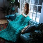 Een grote en mooie deken van merinowol verfraait uw woonkamer.