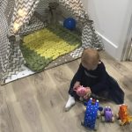 Selimut kanak-kanak di dalam playhouse