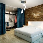 Velvet gardiner i ett loft stil sovrum
