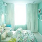 Disegna una piccola camera da letto in colori pastello.