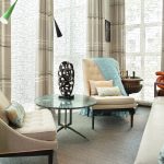 Decoratieve kussens op gestoffeerd meubilair