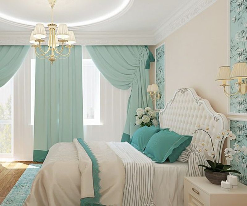 Intérieur de chambre classique avec rideaux couleur menthe