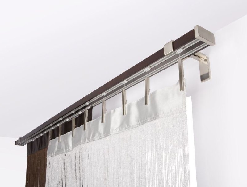 Fissaggio di una cornice in alluminio sul muro