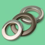 Tre anelli di tenuta di forma rotonda per tessuto