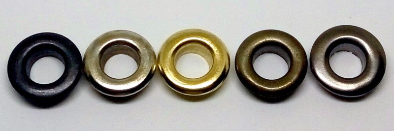 Une variété d'œillets en métal dans différentes nuances