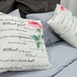 Beaux oreillers romantiques pour la décoration