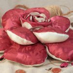 Handgjord volym ros kudde