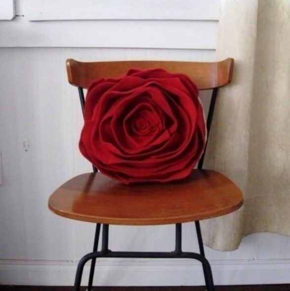 Pillow rose