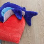 Cuscino in velluto Cuore con un delfino