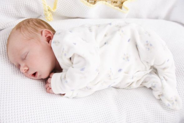 Dítě by mělo spát bez polštáře