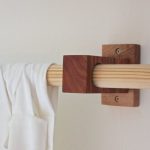 Dřevěná závorka domácí záclonové kolejnice pro záclony