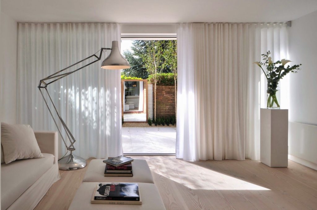 függöny design a nappali minimalizmusához