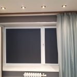 Fekete függöny Uni 2 ablakhoz a nappaliban