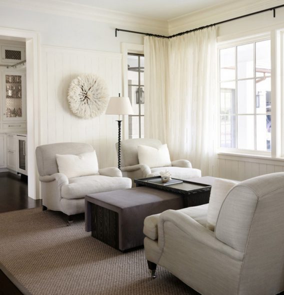 Monochromatický obývací pokoj interiér