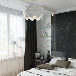 Combinazione di tulle bianco con tende nere nella camera da letto